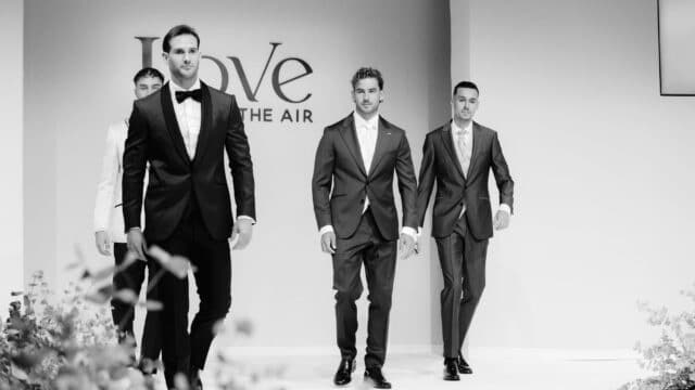Défilé de costumes masculins élégants en noir et blanc